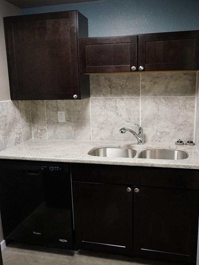 Riverfront Studio Suites Манкейто Экстерьер фото