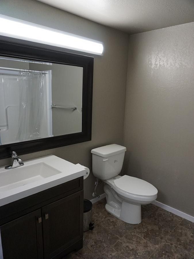 Riverfront Studio Suites Манкейто Экстерьер фото