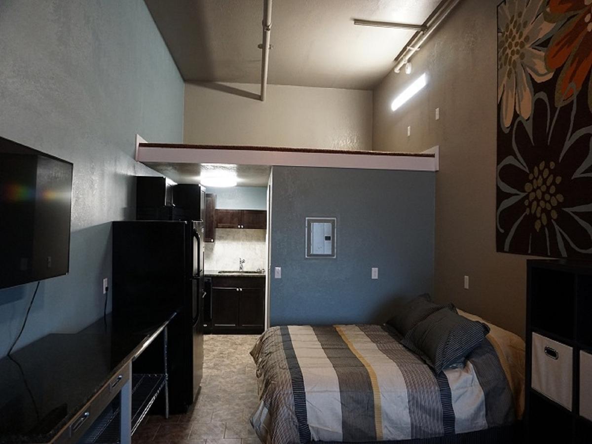 Riverfront Studio Suites Манкейто Экстерьер фото